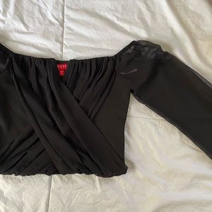 GUESS OFF THE SHOULDER DRESS TOP
